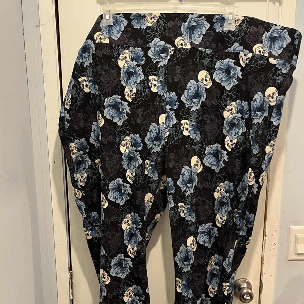 Torrid Pixie Pants Size 6R